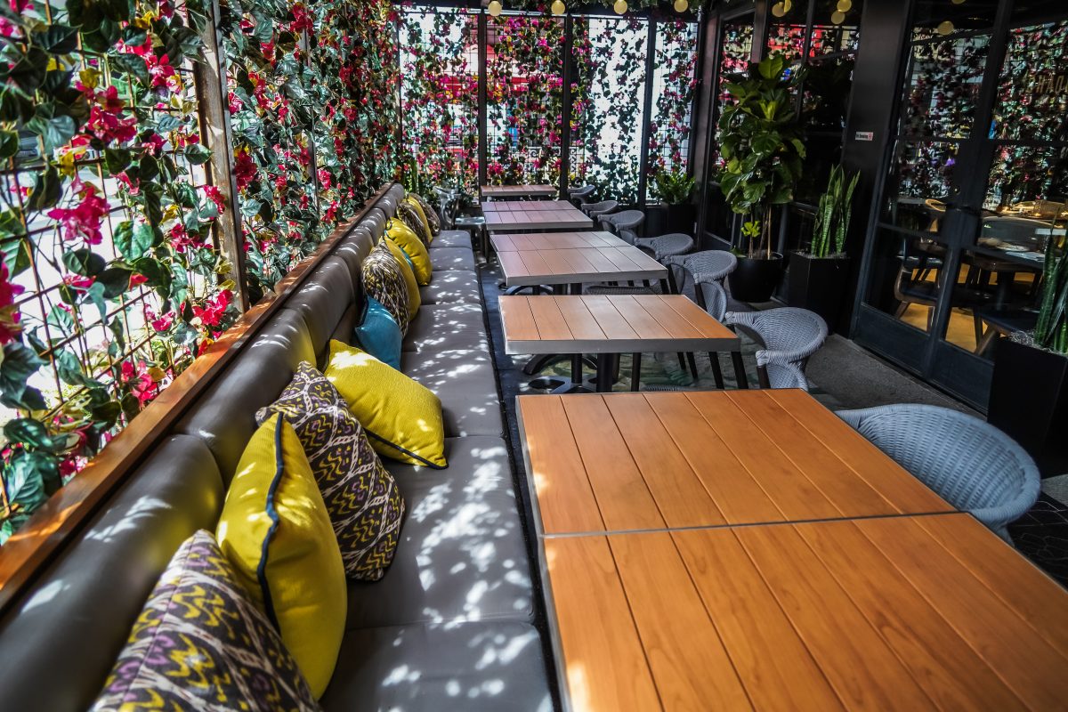 Enjoy An Intimate Space For A Great Meal In The Patio At Shaquilles LA Live 1200x800