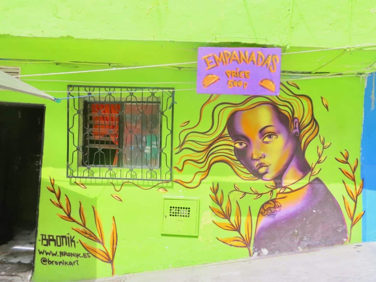 Mural and Business in Comuna 13 