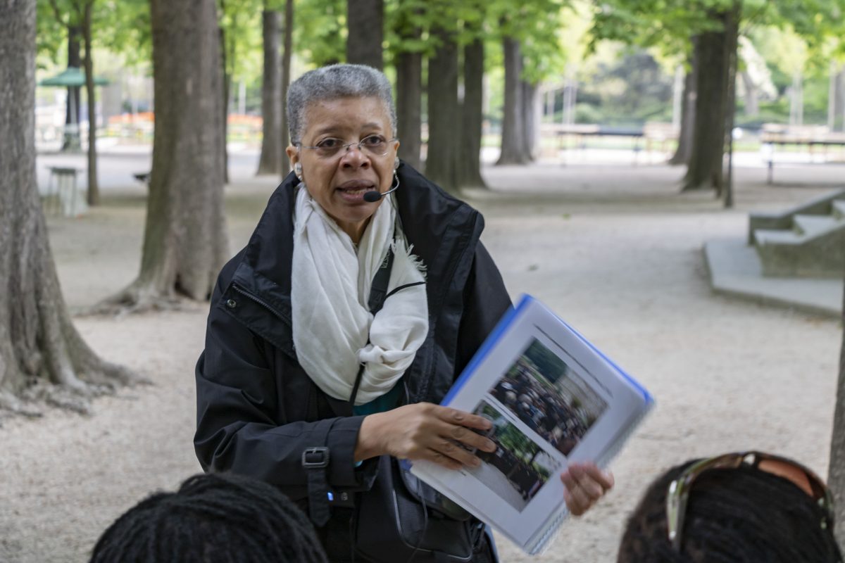Monique Wells giving a tour in Paris