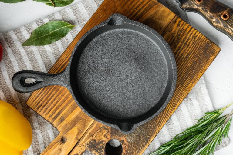 Empty cast iron skillet - How to select cast iron cookware