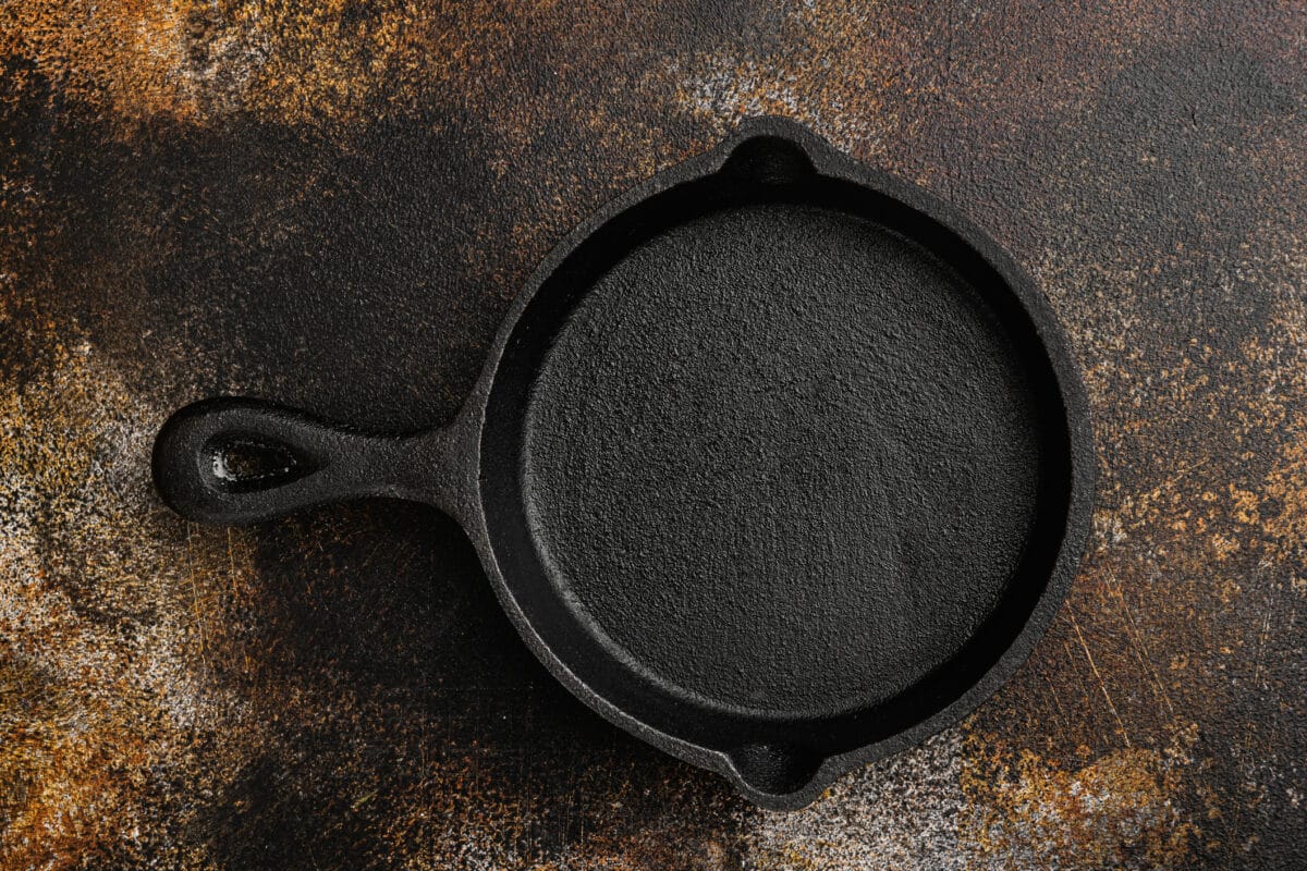 best way to remove rust from cast iron cookware
